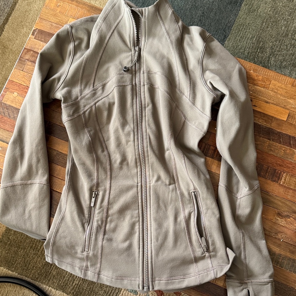 lululemon athletica Women's Full-Zip Utility Jacket in Taupe